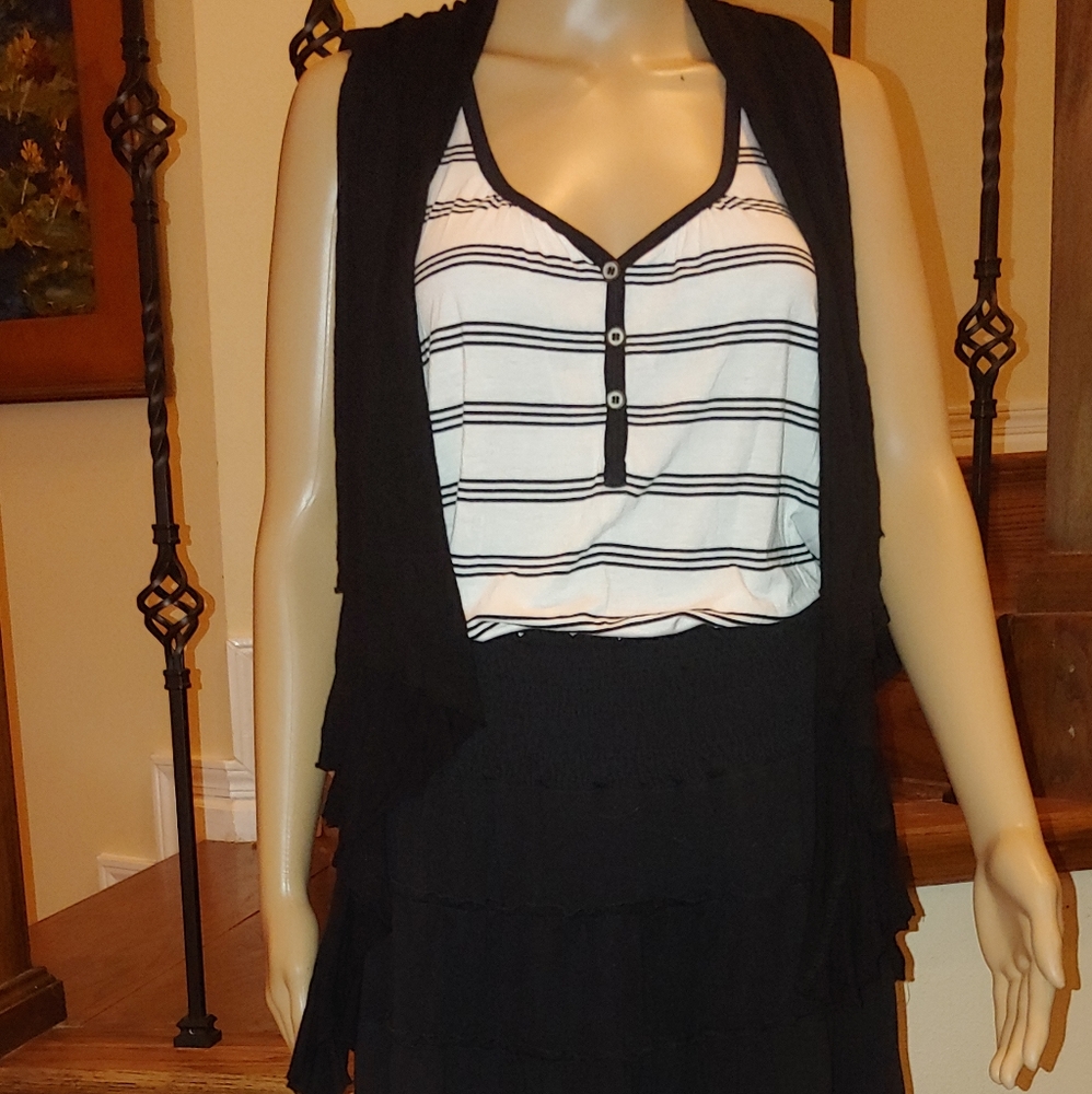 3 PIECE OUTFIT INCLUDES ANA TANK L, MAURICES TANK S, & NEW DIRECTIONS SKIRT M